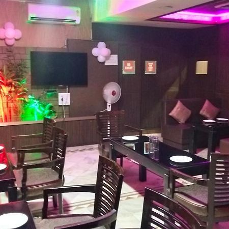 Rass Hotel Kanpur Buitenkant foto