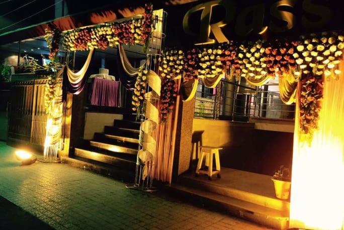 Rass Hotel Kanpur Buitenkant foto