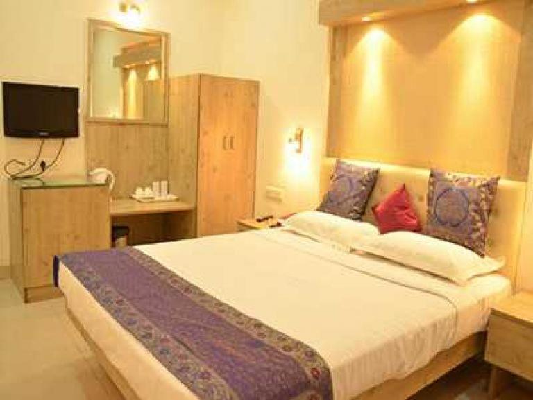 Rass Hotel Kanpur Buitenkant foto
