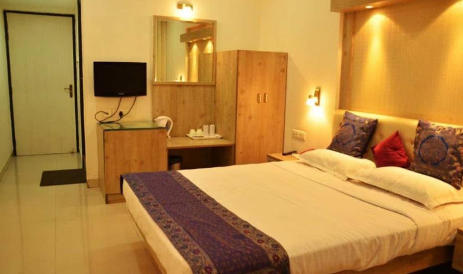 Rass Hotel Kanpur Buitenkant foto