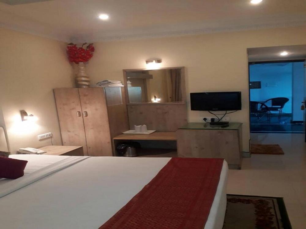 Rass Hotel Kanpur Buitenkant foto