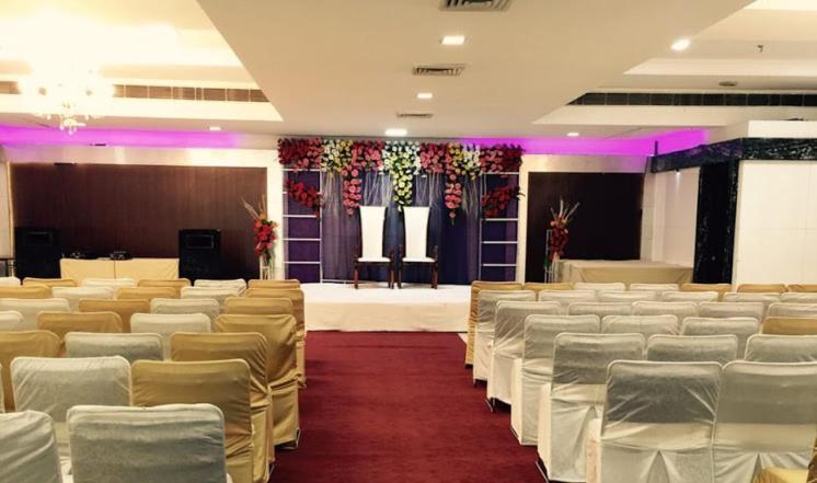 Rass Hotel Kanpur Buitenkant foto