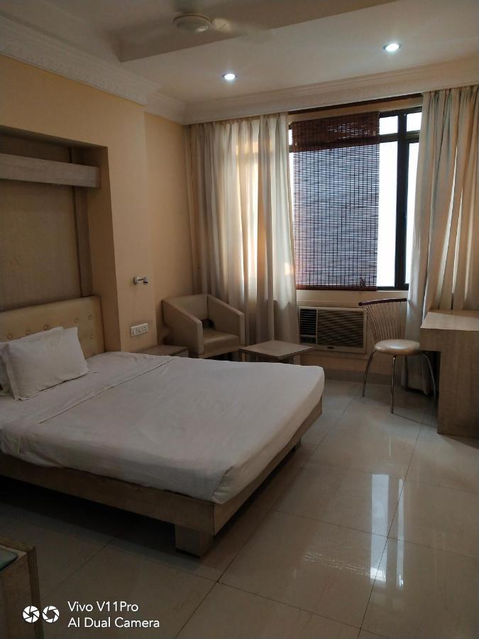 Rass Hotel Kanpur Buitenkant foto
