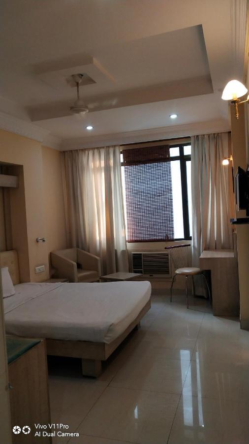 Rass Hotel Kanpur Buitenkant foto