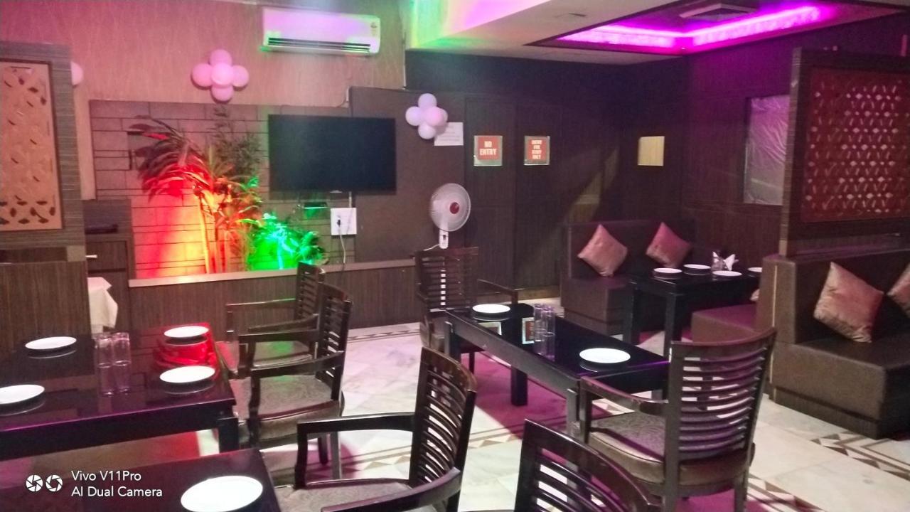 Rass Hotel Kanpur Buitenkant foto