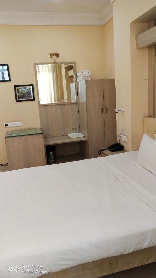 Rass Hotel Kanpur Buitenkant foto