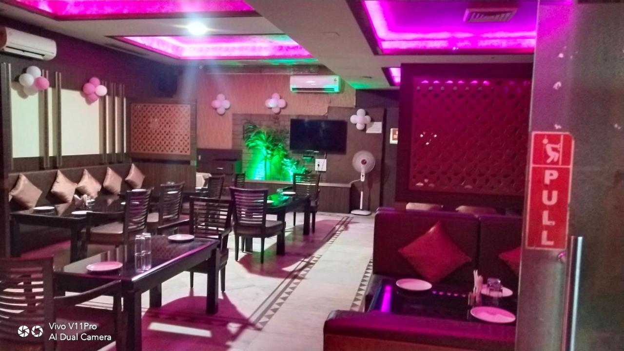 Rass Hotel Kanpur Buitenkant foto