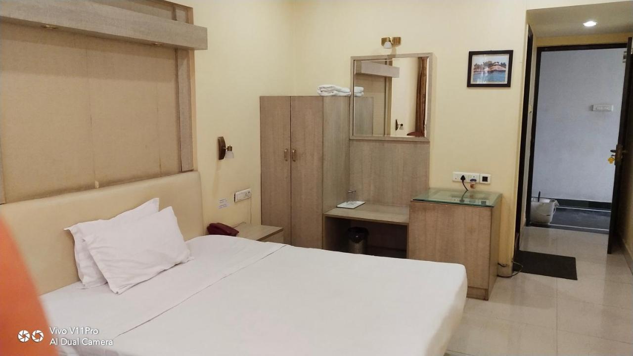 Rass Hotel Kanpur Buitenkant foto