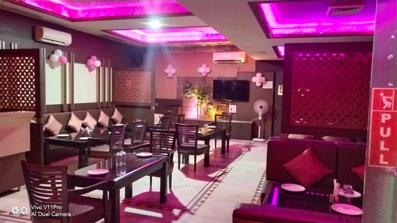 Rass Hotel Kanpur Buitenkant foto
