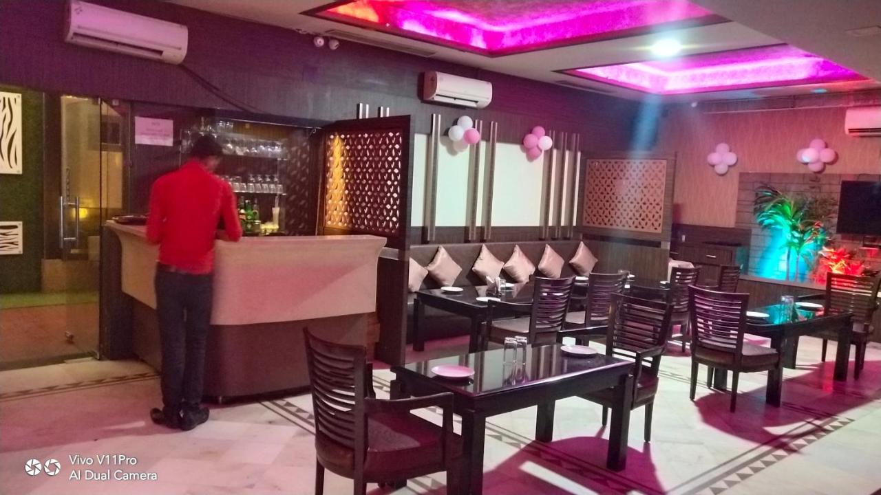 Rass Hotel Kanpur Buitenkant foto