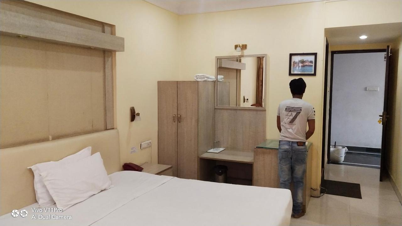 Rass Hotel Kanpur Buitenkant foto