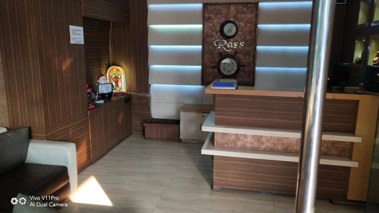 Rass Hotel Kanpur Buitenkant foto